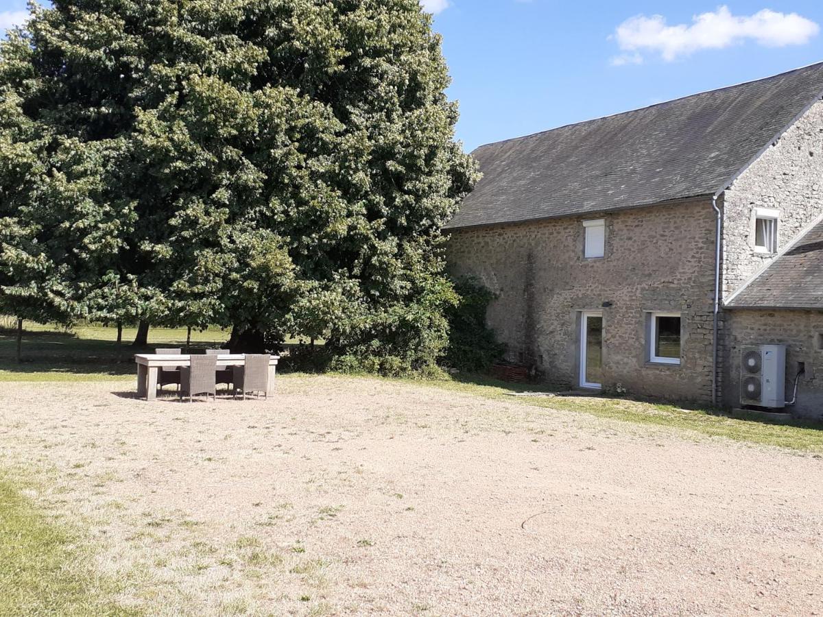 Gite Le Tilleul De La Fontaine Alluy Exterior photo