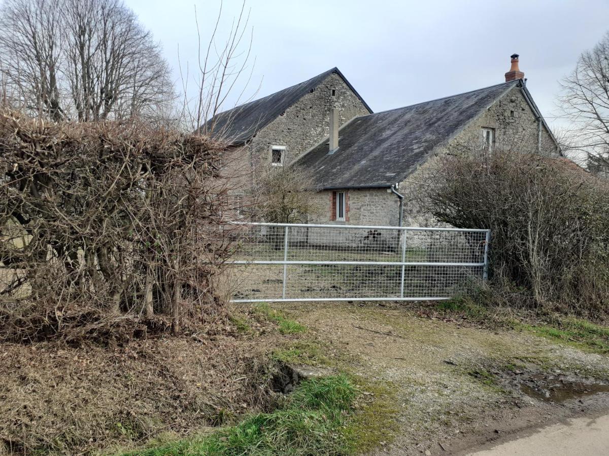 Gite Le Tilleul De La Fontaine Alluy Exterior photo